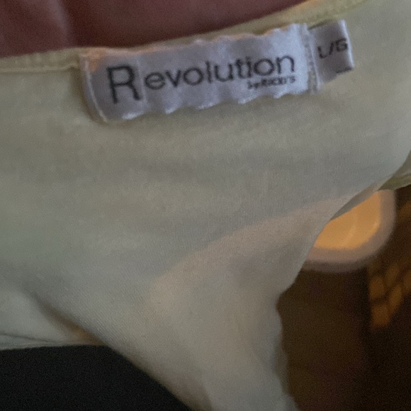 3/25
Yellow sleeveless top with ruffles L - Picture 3 of 3